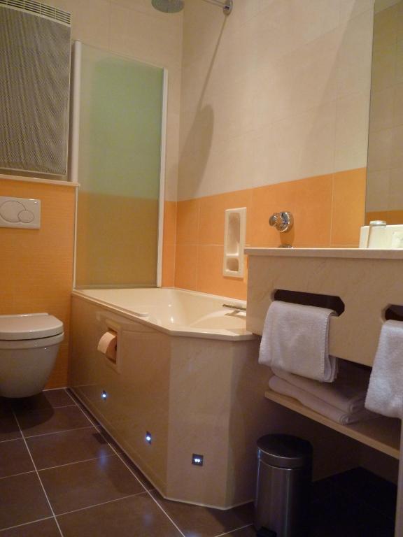 יופילה Les Tilleuls Hotel מראה חיצוני תמונה